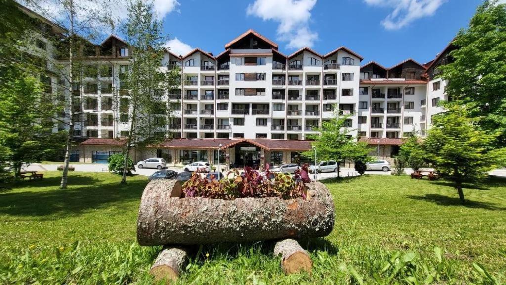 Large With View In Gardens *